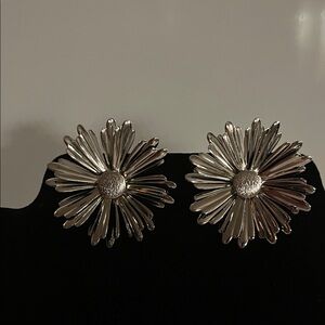 Vintage Sara Coventry Silver Daisy Clip-On Earrings 🌼 1960s